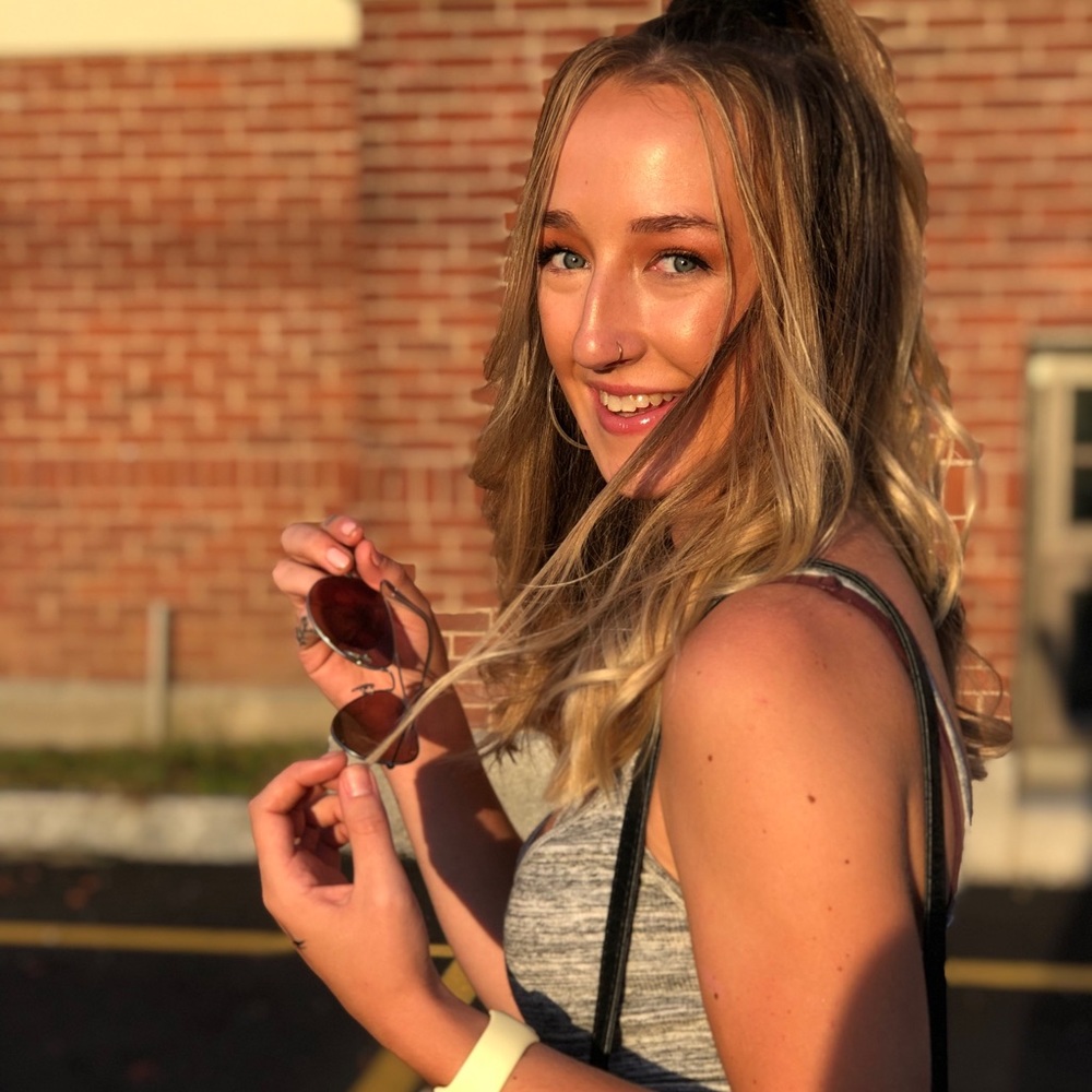 Meet your seller!! 💛🌻🌼